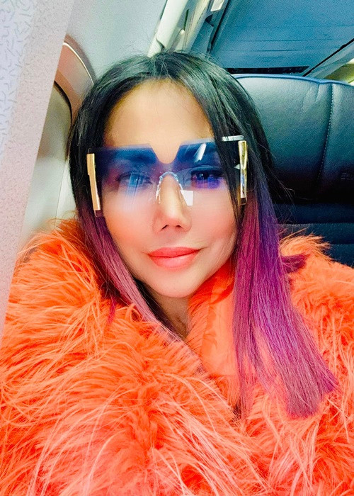 Ngoài ca hát, ở Mỹ, Lynda Trang Đài còn là bà chủ một nhà hàng bán bánh mì. Ảnh: FB Lynda Trang Đài.