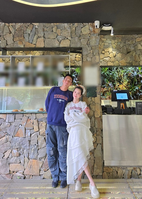 Những khi mệt mỏi, Yên Đan được Nhật Hoàng vỗ về, an ủi. Ảnh: FB Yên Đan.