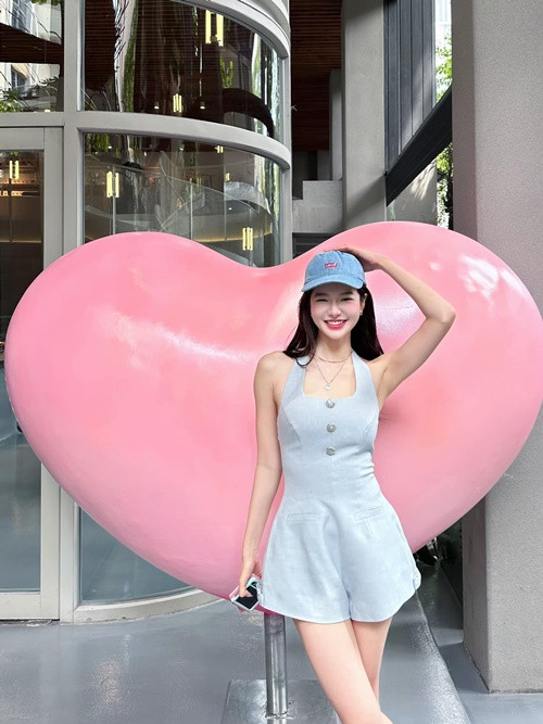 Giữa tin đồn chia tay Nhật Hoàng, Yên Đan vừa cập nhật hình ảnh bản thân đồng thời viết: "Sắp Valentine rồi". Ảnh: FB Yên Đan.