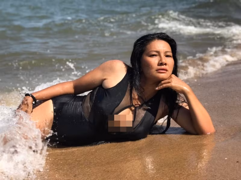 Kiều Trinh từng bức xúc khi antifan bình luận kém duyên về việc cô mặc áo tắm đi biển. Ảnh: FB Kiều Trinh.