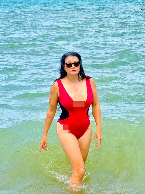 Ở tuổi 48, từng 3 lần sinh nở, Kiều Trinh sở hữu vóc dáng đẫy đà. Ảnh: FB Kiều Trinh.