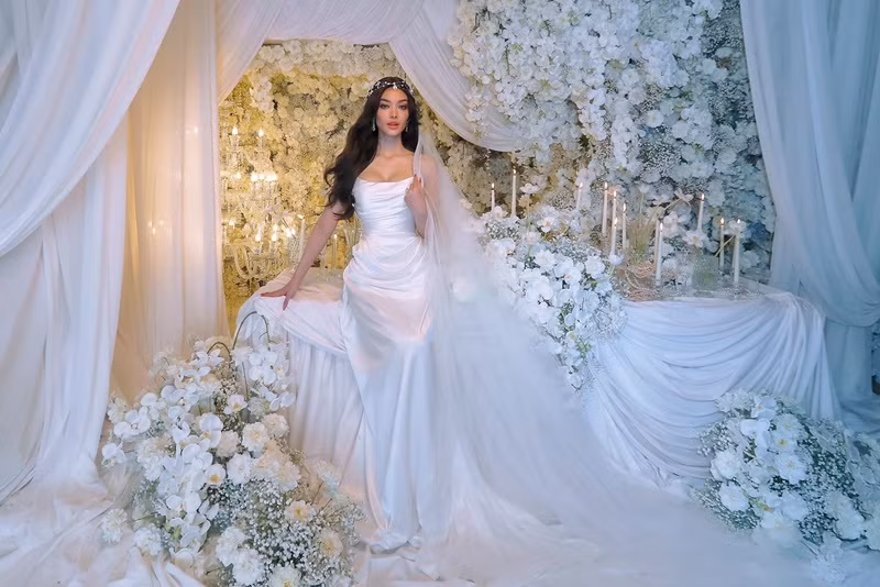  Á hậu Kiều Loan vừa hóa cô dâu gợi cảm trong bộ ảnh mới.