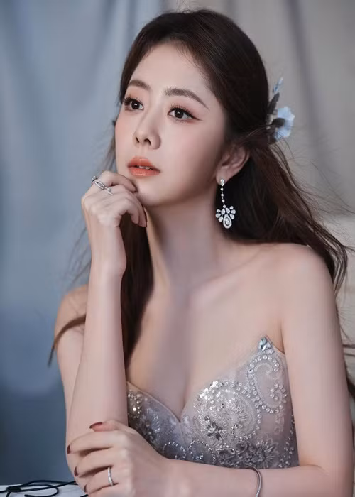 Trước khi bén duyên diễn xuất, cô là một vũ công. Ảnh: Weibo Đàm Tùng Vận.