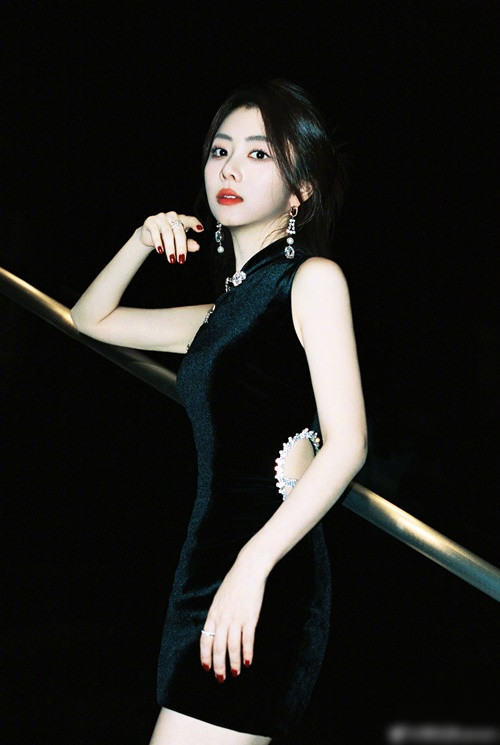 Tuổi 35, Đàm Tùng Vận vẫn độc thân. Ảnh: Weibo Đàm Tùng Vận.