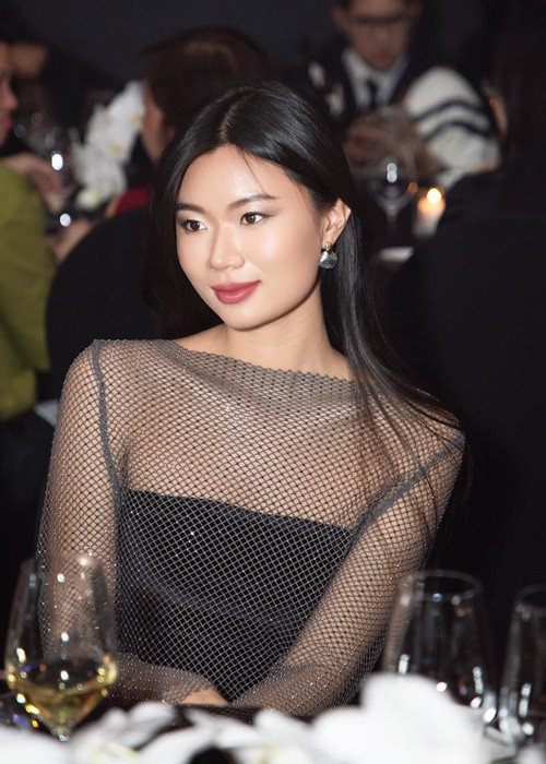 Á hậu 2 Miss Universe Vietnam 2023 chuộng váy áo tôn vóc dáng khi tham gia sự kiện.