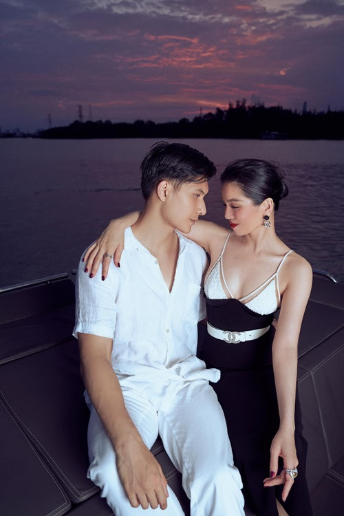 Nữ ca sĩ và bạn trai kém cô 12 tuổi dính như sam trong 4 năm qua. Ảnh: FB Lâm Bảo Châu.