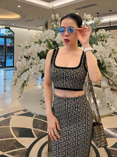 Lệ Quyên khuyên phụ nữ chăm sóc kỹ lưỡng từ vóc dáng đến gương mặt. Ảnh: FB Lệ Quyên.