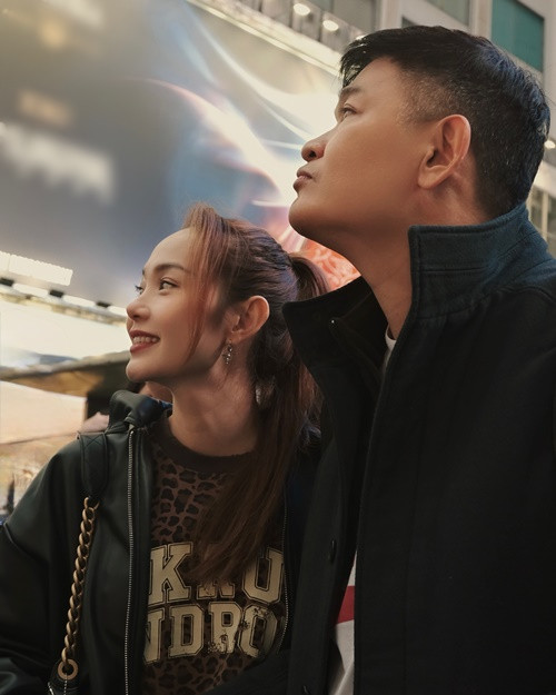 Trong cuộc phỏng vấn với VOV, Minh Hằng hạnh phúc bày tỏ, cô được chồng hỗ trợ chăm sóc con trai khi thi Chị đẹp đạp gió 2024. "Tôi có thể đi ra ngoài làm việc mà yên tâm không cầm điện thoại coi camera, phần lớn cũng nhờ sự hỗ trợ từ anh”, Minh Hằng trải lòng.