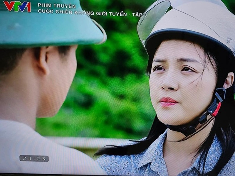 Tháng 11/2023, Thu Quỳnh nhận bằng khen của Bộ trưởng Bộ Quốc phòng cho vai diễn Phương trong phim truyền hình Cuộc chiến không giới tuyến. Ảnh: FB Thu Quỳnh.