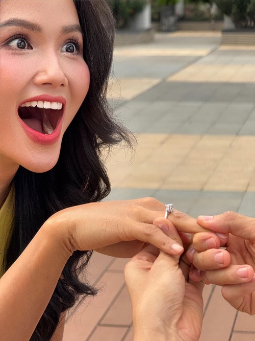 Tuấn Khôi - bạn trai H'hen Niê chia sẻ: "Mấy bạn bảo kiếp trước anh đi giải cứu thế giới nên mới có được em, rồi kiếp này phải làm gì tiếp để kiếp sau anh lại có được em đây". Ảnh: FB Tuấn Khôi.