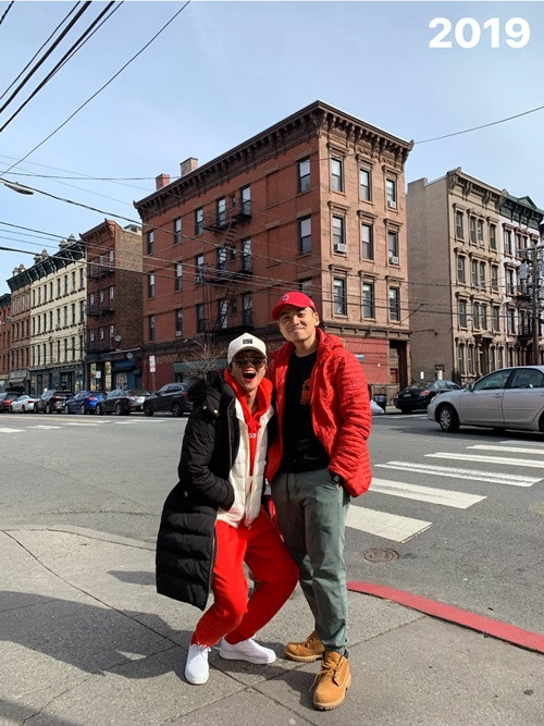 Ít ngày trước, trên trang cá nhân, Tuấn Khôi đăng tải loạt ảnh bên H'hen Niê đồng thời chú thích: "7 năm đón Tết cùng em bé". Ảnh: FB Tuấn Khôi.