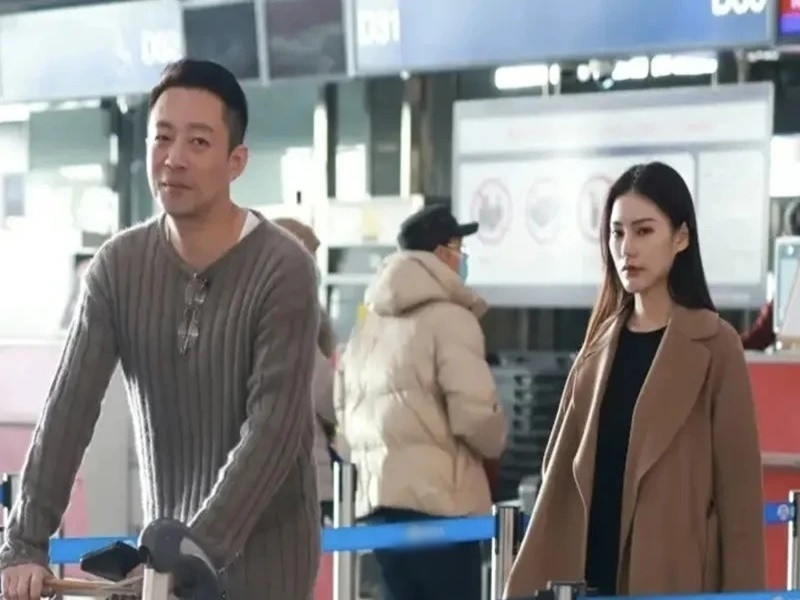 Uông Tiểu Phi và vợ hai vẫn chưa tổ chức đám cưới. Ảnh: Znews.