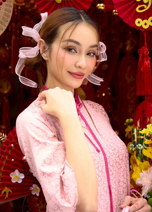 Đúng ngày Valentine, nữ ca sĩ Mlee xác nhận chia tay người yêu. Cô viết trên trang cá nhân: “Gần 7 năm một hành trình cùng nhau. Bản thân đã sống trọn vẹn, hết lòng trong hành trình này, nên cũng không còn gì hối tiếc. Đã chọn cách im lặng và cũng không muốn chia sẻ thêm vì mọi thứ đã khép lại. Tuy nhiên, thời gian gần đây xảy ra một số chuyện, nếu tiếp tục giữ im lặng, e rằng mọi người sẽ có những suy diễn không đúng với sự thật...". Ảnh: FB Mlee.