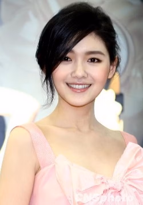 Tuổi đôi mươi, Từ Hy Viên xinh đẹp, trẻ trung, được mệnh danh là "búp bê Barbie". Ảnh: Người Lao Động.