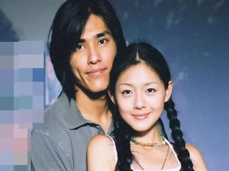 Nữ diễn viên hẹn hò Lam Chính Long khi đóng phim Vườn sao băng năm 2001. Lam Chính Long cho biết, Từ Hy Viên không thích gia đình anh và đó là một trong những lý do khiến hai người nói lời chia tay sau 4 năm gắn bó. Lam Chính Long xuất thân từ một gia đình bình thường còn Từ Hy Viên sinh ra trong một gia đình khá giả. Ả Ảnh: Sina.