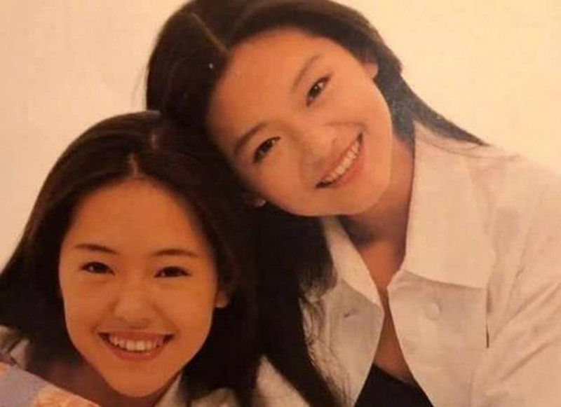 Mới đây, diễn viên Từ Hy Viên (phải) qua đời sau khi bị cúm và viêm phổi. Người đẹp vào showbiz năm 4 tuổi. Ảnh: Khám Phá.