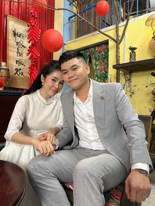 Lê Phương chia sẻ trên Saostar, món quà Valentine đặc biệt nhất Trung Kiên dành tặng cô là bức chân dung anh vẽ cô. Ảnh: FB Lê Phương.