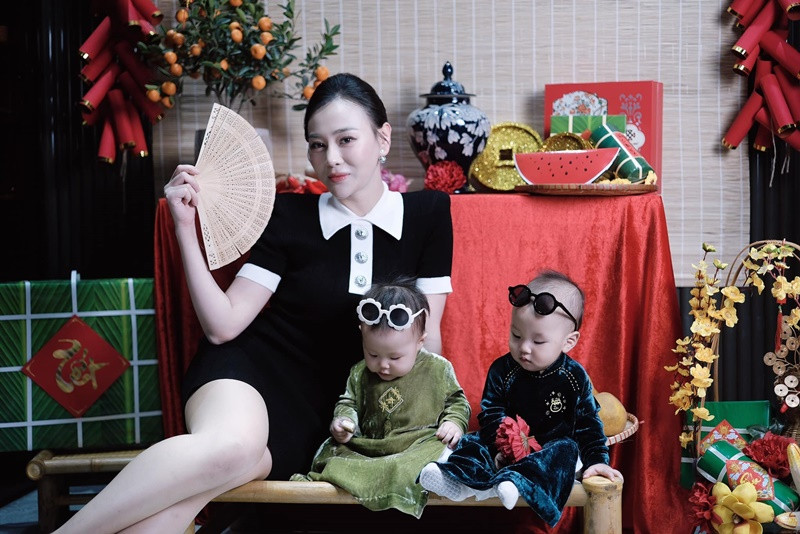 Cặp song sinh của Phương Oanh - Shark Bình tên Jenny và Jimmy, đều sở hữu vẻ ngoài đáng yêu.