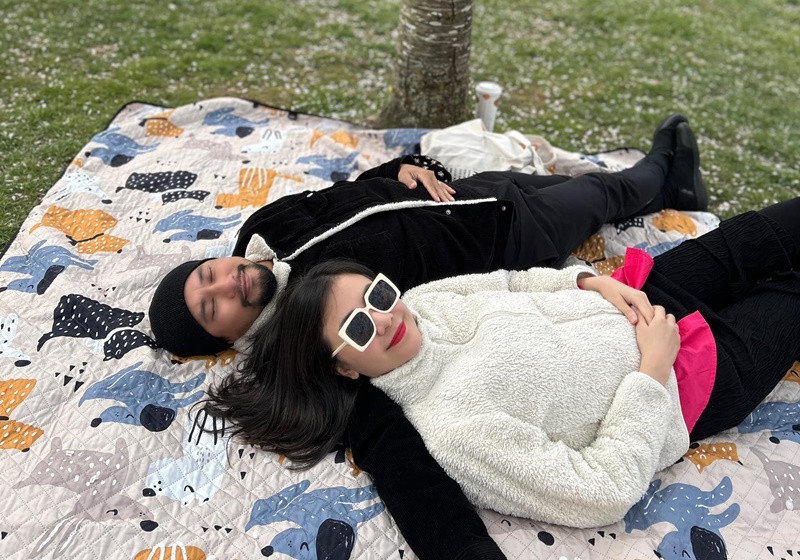 Mỗi cuối tuần, Huỳnh Đông đưa vợ con đi chơi. Gia đình nam diễn viên thường xuyên ra công viên gần nhà tản bộ và hít thở không khí.