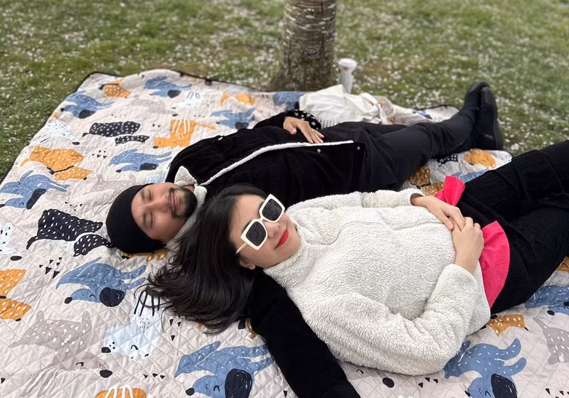 Mỗi cuối tuần, Huỳnh Đông đưa vợ con đi chơi. Gia đình nam diễn viên thường xuyên ra công viên gần nhà tản bộ và hít thở không khí.