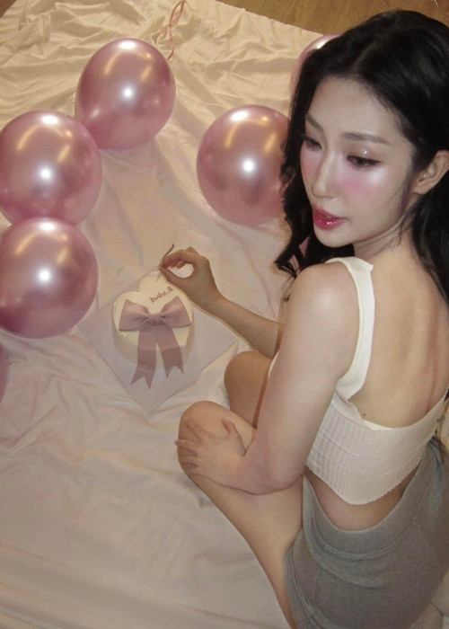 Khổng Tú Quỳnh kín tiếng về chuyện tình cảm sau mối tình thanh xuân với Ngô Kiến Huy kết thúc năm 2019.