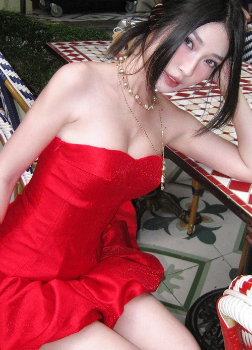 Khổng Tú Quỳnh từng chia sẻ trên Znews, cô biết giới hạn nào cho việc xây dựng hình ảnh gợi cảm.