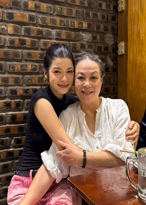 Võ Hoài Anh đóng vai cháu của nghệ sĩ Thanh Quý trong Hoa sữa về trong gió. Ảnh: FB Võ Hoài Anh.