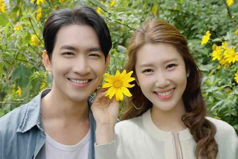 Trên trang cá nhân, Thúy Ngân vừa đăng tải bộ ảnh bên Võ Cảnh ở Đà Lạt. Cô viết: "Lạc vào khu vườn cổ tích". Ảnh: FB Thúy Ngân.