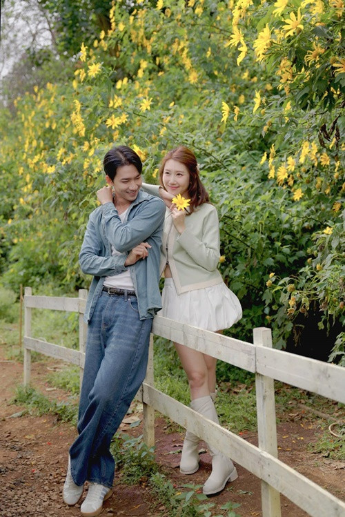 Sau khi đóng phim 7 năm chưa cưới sẽ chia tay, hai diễn viên dính tin đồn hẹn hò. Ảnh: FB Thúy Ngân.