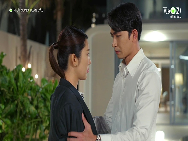 Võ Cảnh và Thúy Ngân có cảnh hôn trong phim 7 năm chưa cưới sẽ chia tay. Ảnh: FB Võ Cảnh.