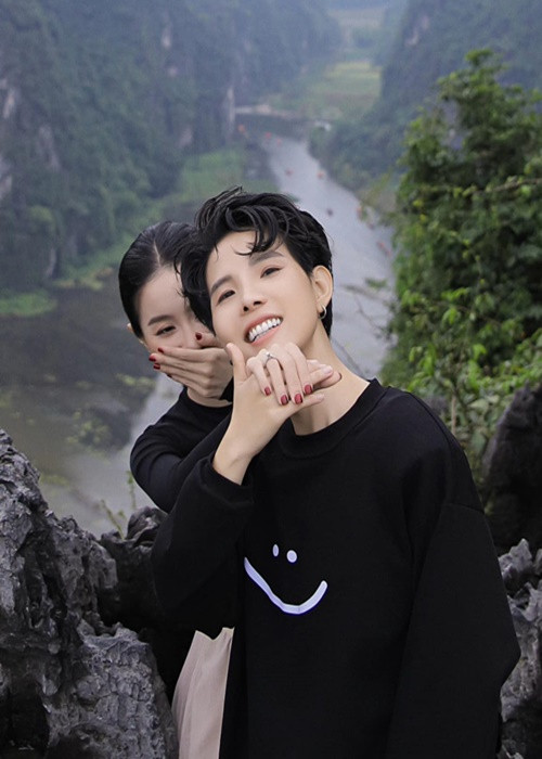 Mới đây, Vũ Cát Tường xác nhận cầu hôn thành công người yêu đồng giới. Ảnh: FB Vũ Cát Tường.
