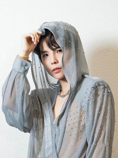 Năm 2016, Vũ Cát Tường bị một số khán giả, đồng nghiệp “tố” bài hát Vết mưa có nhiều đoạn giống nhạc phẩm Rain in the park của nghệ sĩ người Nhật Bản Marika Takeuchi. Chính Marika cũng đăng dòng trạng thái nói về sự giống nhau giữa hai ca khúc. Ảnh: FB Vũ Cát Tường.