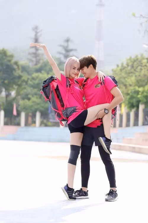 Phía Quốc Anh chia sẻ trên VOV, anh và Mlee chỉ là chị em thân thiết. Ảnh: VTV.