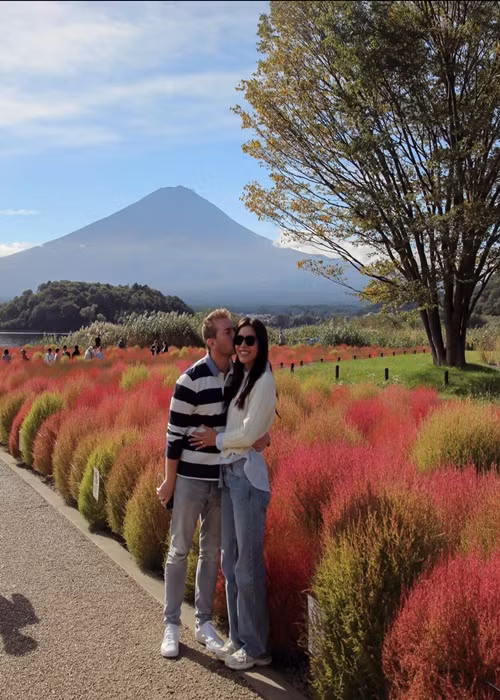 Minh Tú - Chris thường xuyên đi du lịch trong và ngoài nước.