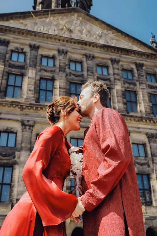 Vợ chồng Minh Tú chụp không ít bộ ảnh cưới.