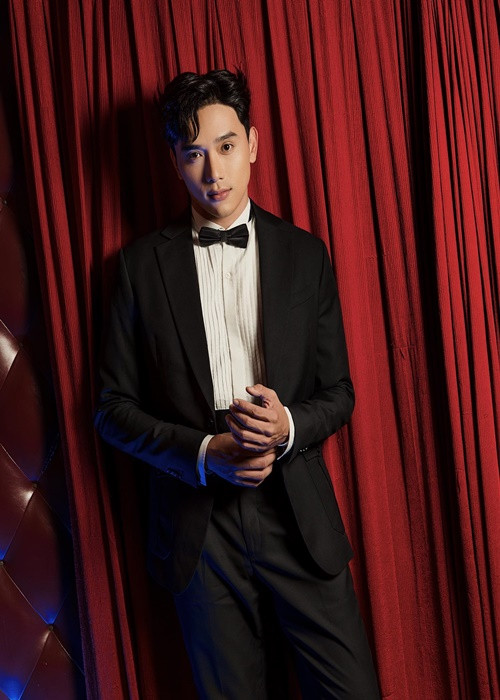 Trong cuộc phỏng vấn với Thương Hiệu và Pháp Luật, Thuận Nguyễn cho biết, việc đẹp trai đúng là yếu tố để mọi người có thiện cảm hơn nhưng ở thời điểm hiện tại đạo diễn sẽ không chọn diễn viên chỉ có duy nhất lợi thế ngoại hình. Ảnh: FB Thuận Nguyễn.