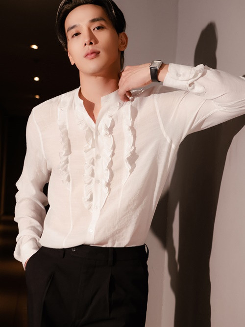 Người mẫu Thuận Nguyễn được mệnh danh là "Kim Woo Bin phiên bản Việt". Ảnh: FB Thuận Nguyễn.