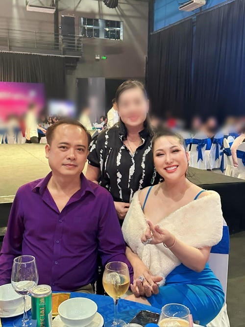 Tháng 11/2024, Phi Thanh Vân mới tiết lộ hình ảnh, thông tin về bạn trai. Cô chia sẻ trên Vietnamnet, bạn trai lớn hơn cô 10 tuổi, làm việc trong một tổ chức vì cộng đồng. Nữ diễn viên khen nửa kia trí tuệ, thông minh.