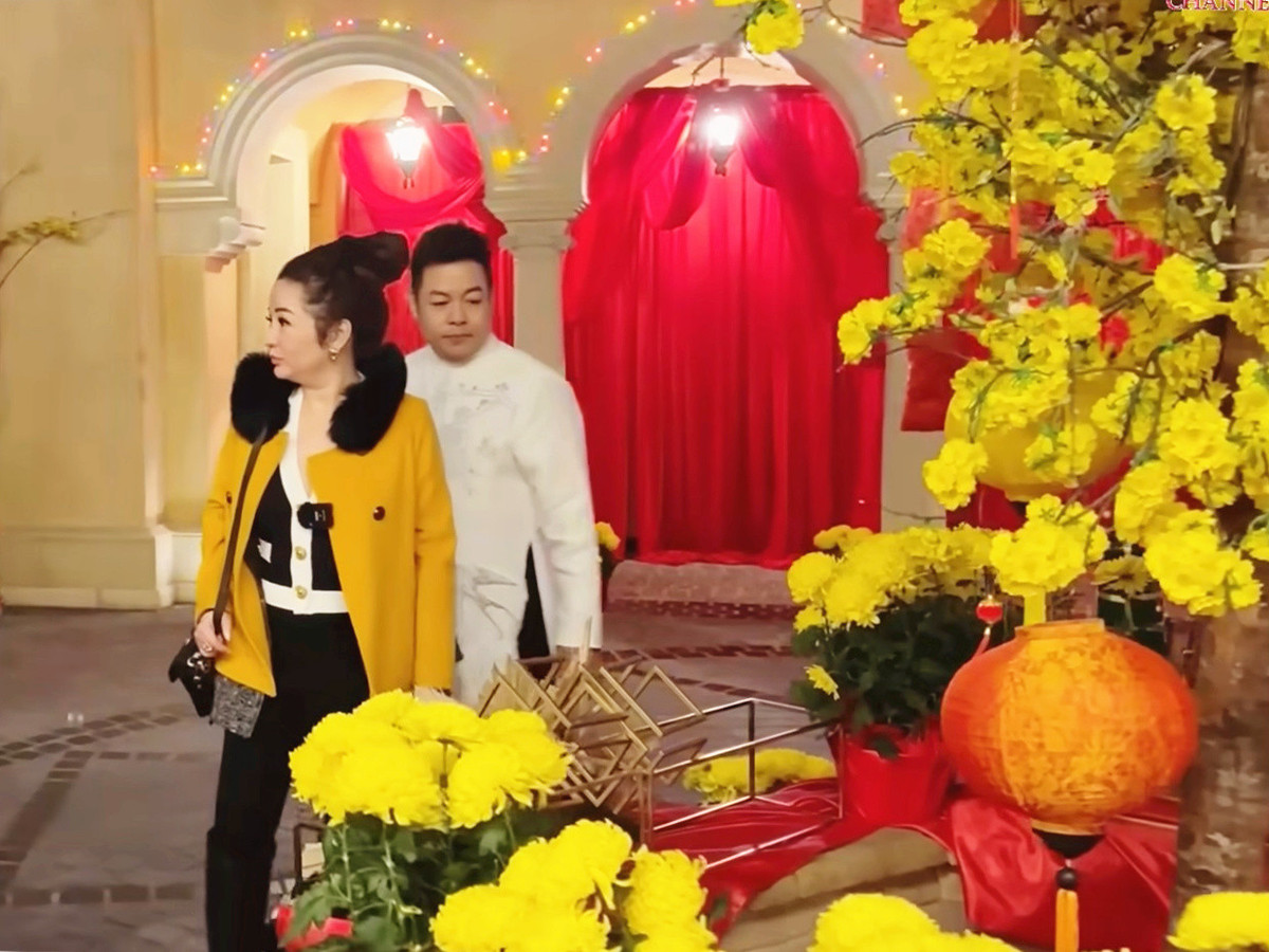 Chong Bich Tuyen pha do dai phun nuoc bi Dam Vinh Hung lam sap-Hinh-2