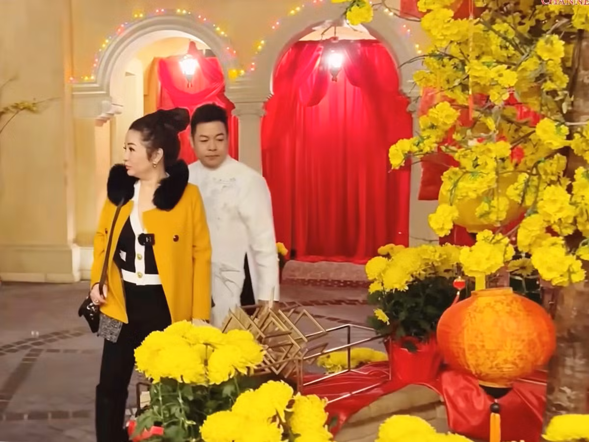 Chong Bich Tuyen pha do dai phun nuoc bi Dam Vinh Hung lam sap-Hinh-2