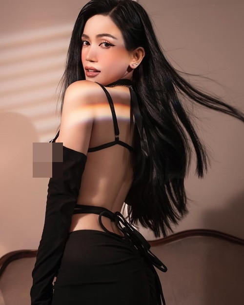 Vóc dáng của Sĩ Thanh ngày càng thăng hạng khi cô chăm chỉ tập luyện.