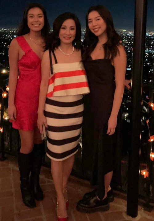 Hai con gái là chỗ dựa vững chắc khi Hồng Đào ly hôn Quang Minh.