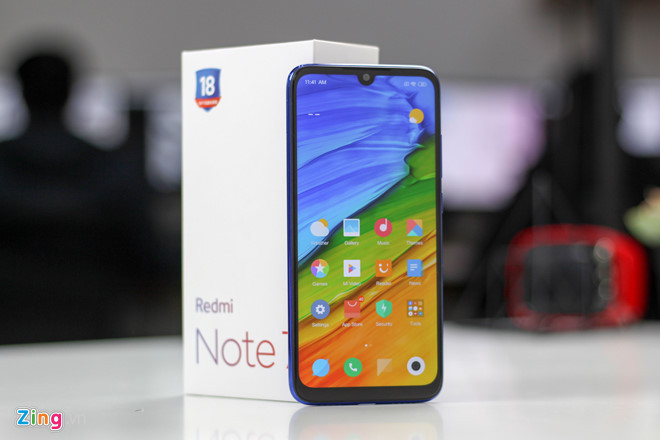 Redmi Note 7 được bán với giá từ 4,5 triệu đồng cho bản 3 GB RAM, 32 GB bộ nhớ trong. Phiên bản 6 GB RAM, 64 GB bộ nhớ trong được bán với giá khoảng 6 triệu đồng. Máy cạnh tranh với các đối thủ trong cùng phân khúc giá như Nokia 5.1 Plus, Huawei Y9 2019 Vivo Y85 hay Realme 2.