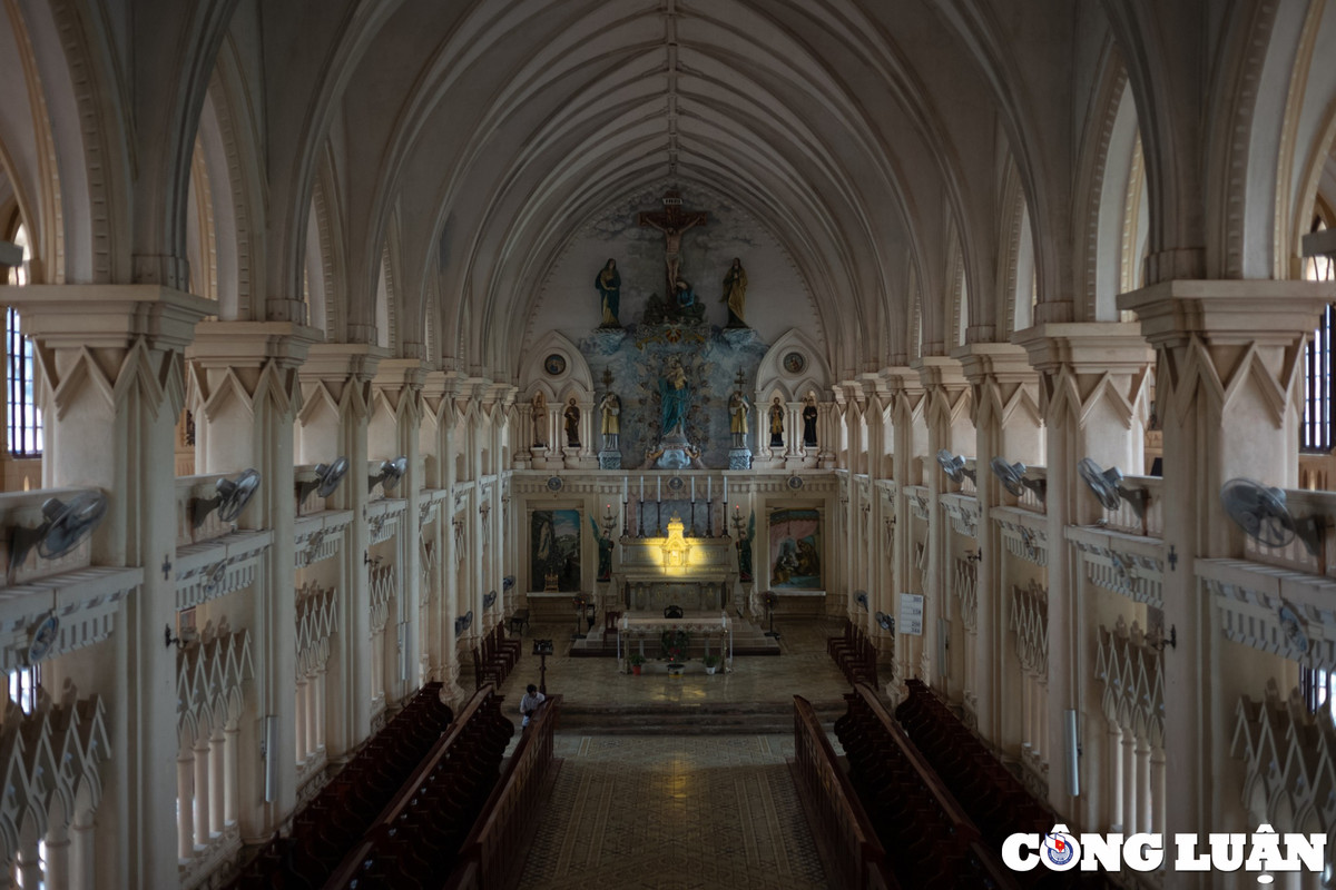 Dan vien Chau Son- thanh duong phuong Tay o ngay Viet Nam-Hinh-3