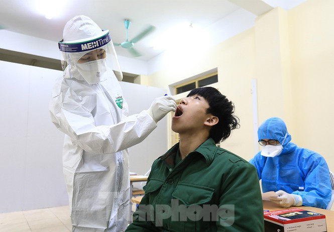 Để thực hiện tốt Lễ giao nhận quân năm 2021 trong bối cảnh tình hình dịch COVID-19 có diễn biến phức tạp, Bộ Tư lệnh Thủ đô Hà Nội chỉ đạo Hội đồng Nghĩa vụ quân sự thành phố quán triệt đến Hội đồng Nghĩa vụ quân sự các quận huyện, phường xã, thị trấn đẩy mạnh công tác tuyên truyền, 