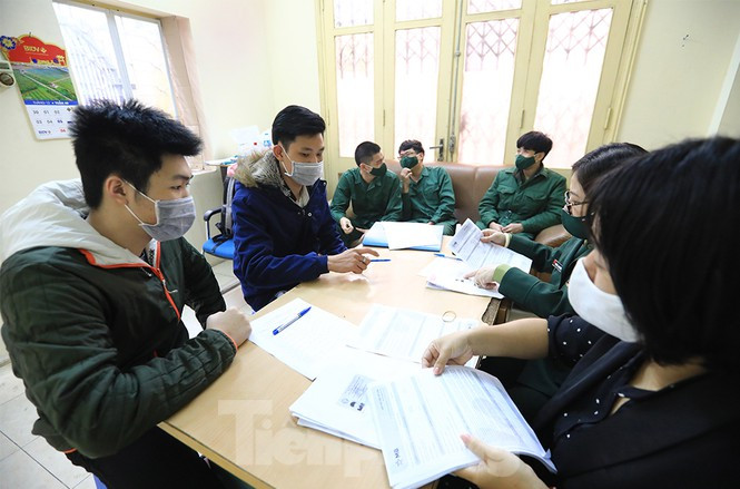 Quận Ba Đình tổ chức xét nghiệm COVID-19 cho 75 tân binh, trong đó có 61 nghĩa vụ quân sự, 14 nghĩa vụ công an