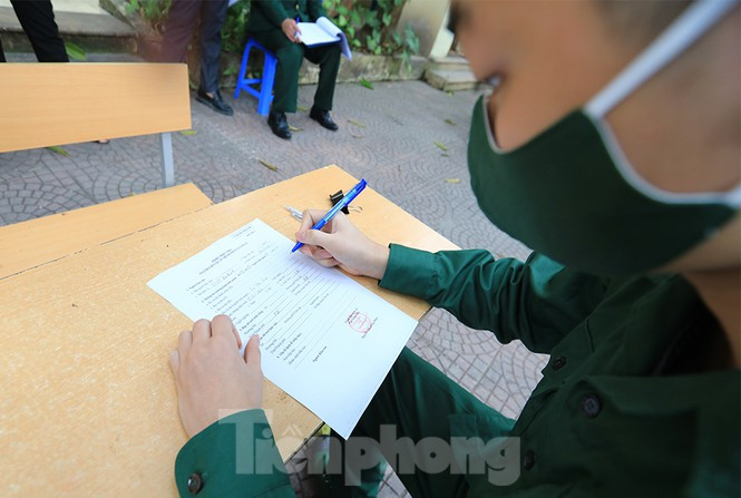 Bộ Tư lệnh Thủ đô cho biết, lễ giao, nhận quân năm 2021 của Hà Nội sẽ diễn ra vào ngày 27/2. Lễ giao, nhận quân tại các địa phương trên địa bàn sẽ diễn ra trong vòng 20 phút, tổ chức ngắn gọn, không có phần hội, phần lễ.