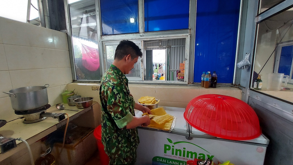 Xuan cua nguoi linh mua COVID-19: Hoan cuoi, xin o lai truc Tet-Hinh-6