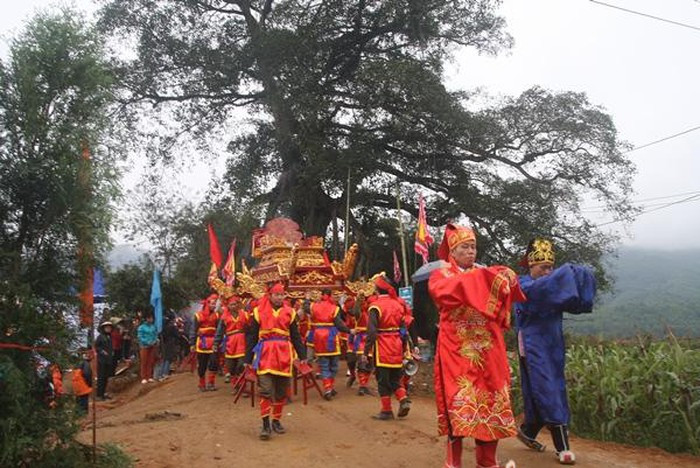 Rước kiệu của đồng bào dân tộc Mường, xã Hương Cần (huyện Thanh Sơn- Phú Thọ, mỗi dịp Tết đến Xuân về. (Ảnh tư liệu).