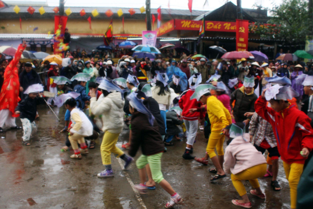 Tet Tan Suu 2021: Nhung le hoi dau nam cua ngu dan Viet Nam-Hinh-4